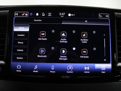 Used 2024 Chrysler Pacifica Touring-L image 47