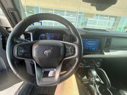 Used 2023 Ford Bronco Big Bend w/ Sasquatch Package AWD/4WD image 10