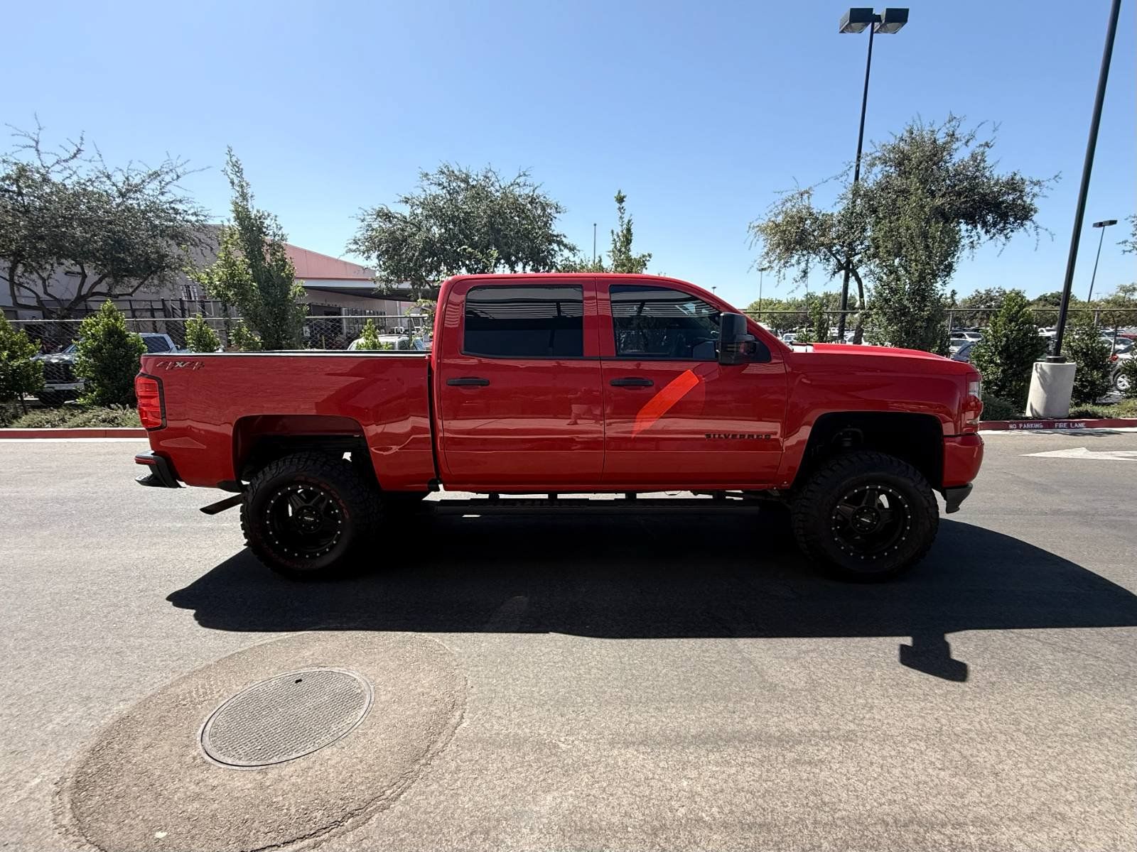 Used 2018 Chevrolet Silverado 1500 Custom w/ Custom Convenience Package AWD/4WD image 6