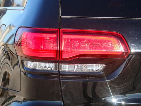 Used 2020 Jeep Grand Cherokee Altitude image 9