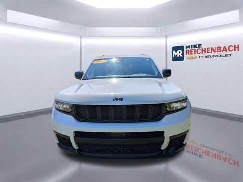 Used 2023 Jeep Grand Cherokee L Laredo RWD image 9