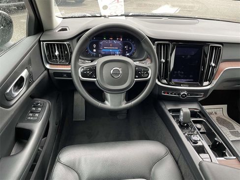 Used 2024 Volvo S60 B5 Plus image 14