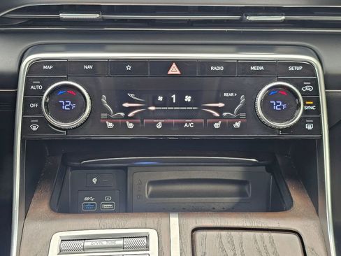 Certified 2022 Genesis GV80 3.5T Prestige Signature AWD/4WD image 16