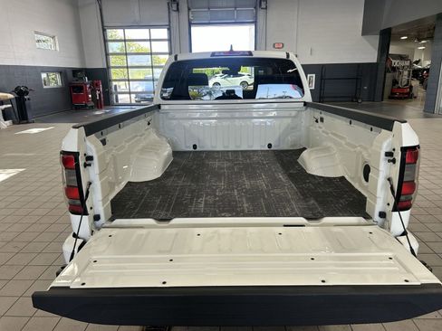 Certified 2024 Nissan Frontier SV w/ Technology Package AWD/4WD image 39