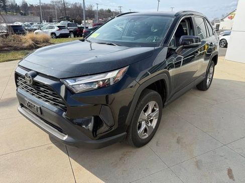 Used 2025 Toyota RAV4 XLE image 3