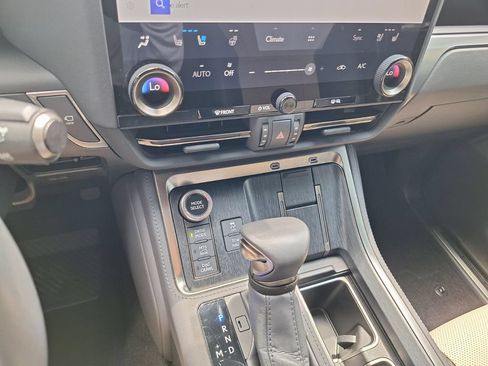 Used 2024 Lexus GX 550 AWD/4WD image 16