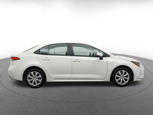 Used 2025 Toyota Corolla LE FWD image 10