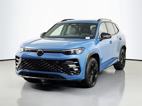 New 2026 Volkswagen Tiguan SE R-Line image 3