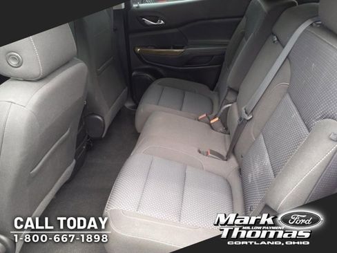 Used 2020 GMC Acadia SLE image 7