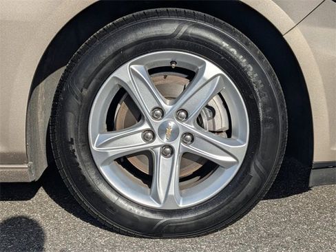 Certified 2024 Chevrolet Malibu LT image 12