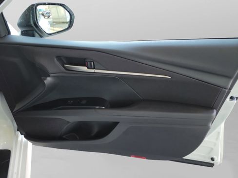 Used 2025 Toyota Camry LE image 27