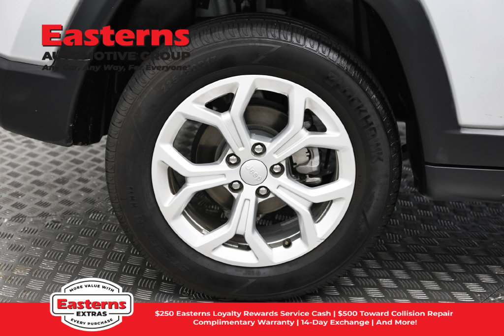 Used 2024 Jeep Compass Latitude AWD/4WD image 30