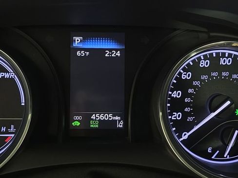 Used 2020 Toyota Camry SE FWD image 12