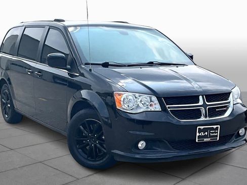 Used 2020 Dodge Grand Caravan SXT image 3