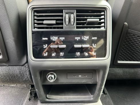 Certified 2025 Porsche Cayenne S AWD/4WD image 44