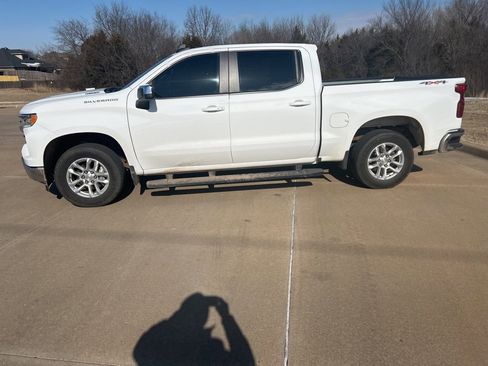 Used 2024 Chevrolet Silverado 1500 LT image 2