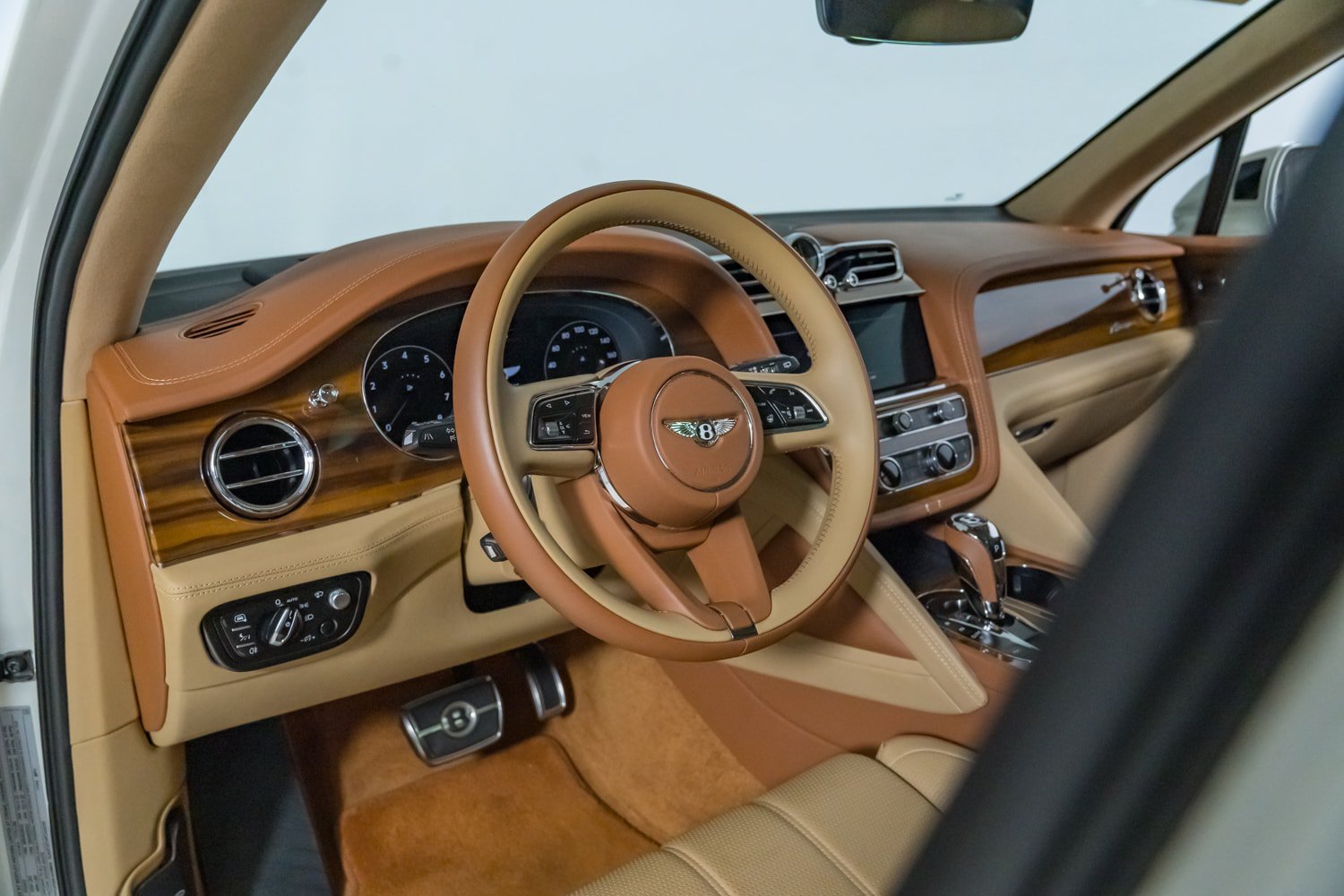 Used 2023 Bentley Bentayga AWD/4WD image 17
