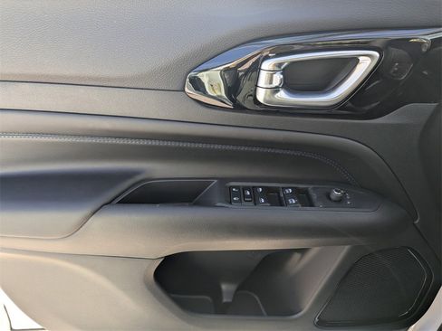 New 2026 Jeep Compass Latitude image 14