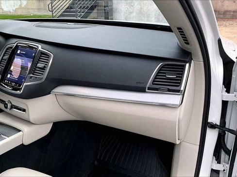 Used 2023 Volvo XC90 B5 Core w/ Climate Package image 21