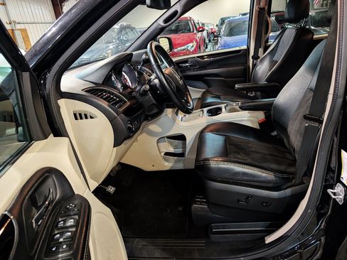 Used 2019 Dodge Grand Caravan SXT FWD image 15