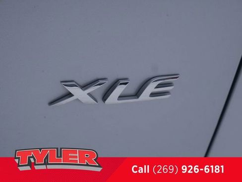 Used 2023 Toyota Corolla Cross XLE image 15