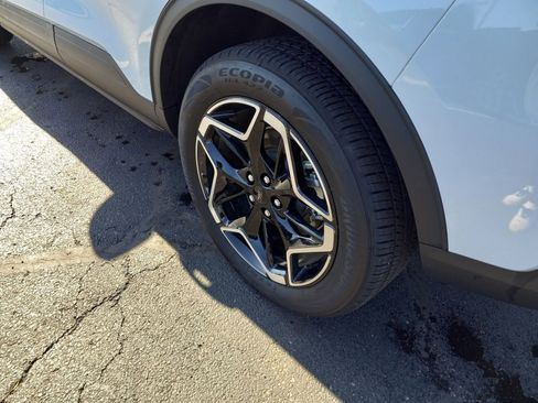 Used 2025 Ford Escape Platinum w/ Premium Technology Package image 10