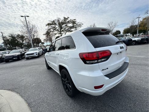Used 2020 Jeep Grand Cherokee Altitude image 16