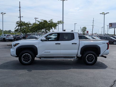 Used 2025 Toyota Tacoma TRD Off-Road AWD/4WD image 4