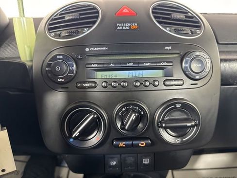 Used 2008 Volkswagen Beetle S FWD image 14