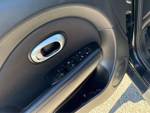Used 2016 Kia Soul Base 6A image 11