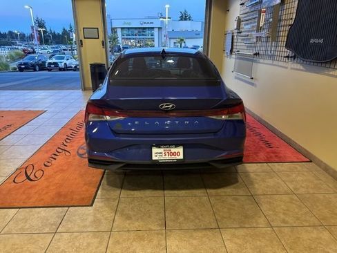 Used 2023 Hyundai Elantra SEL w/ Convenience Package image 5