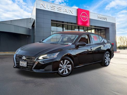 Certified 2025 Nissan Altima 2.5 S image 1