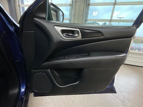 Used 2020 Nissan Pathfinder S FWD image 28