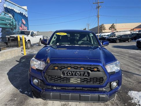 Certified 2022 Toyota Tacoma SR5 image 5