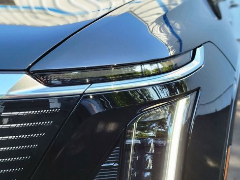 New 2026 Cadillac Vistiq Premium Luxury w/ LPO, Floor Liner Package AWD/4WD image 10