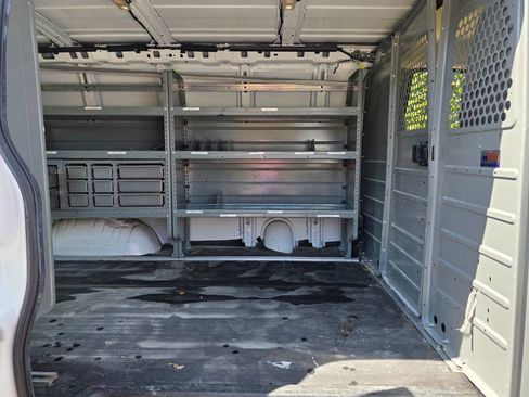 Used 2018 Chevrolet Express 2500 w/ Driver Convenience Package image 21