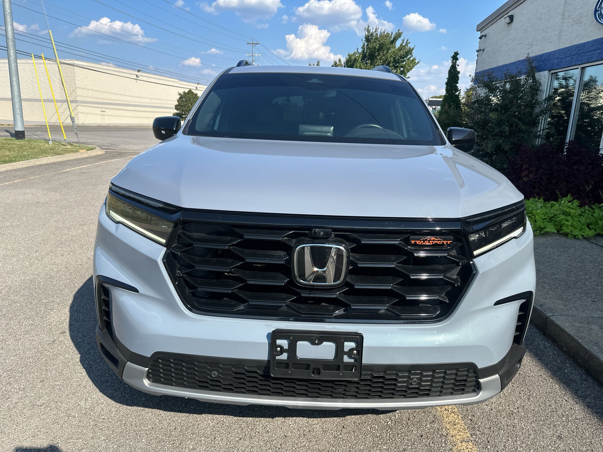 Used 2025 Honda Pilot TrailSport image 9