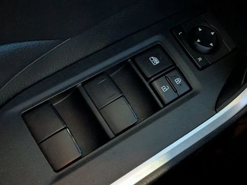 Used 2020 Toyota RAV4 LE FWD image 22