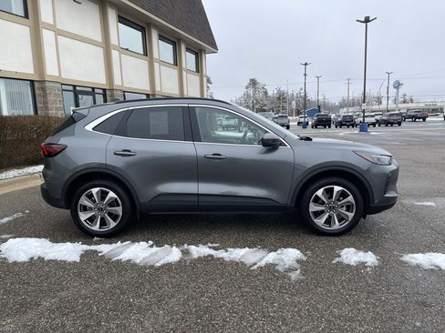 Used 2025 Ford Escape Platinum image 2