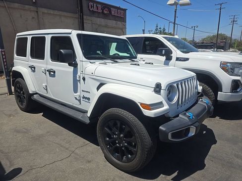 Used 2022 Jeep Wrangler Unlimited Sahara w/ Cold Weather Group AWD/4WD image 3