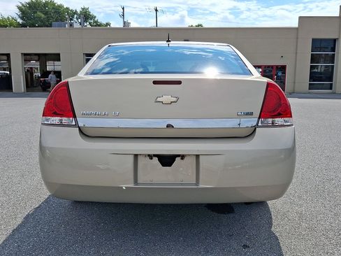 Used 2011 Chevrolet Impala LT FWD image 6