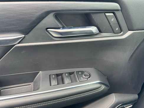 Used 2025 GMC Acadia Elevation image 14