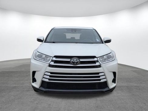 Used 2017 Toyota Highlander LE image 2