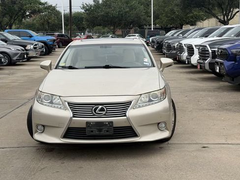 Used 2014 Lexus ES 350 w/ Premium Package FWD image 2