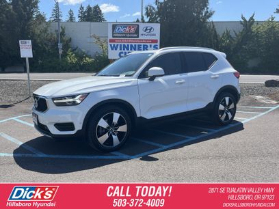 Used 2019 Volvo XC40 T5 Momentum