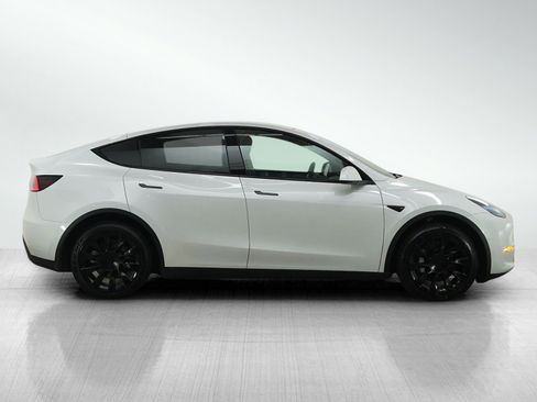 Used 2022 Tesla Model Y Long Range image 6
