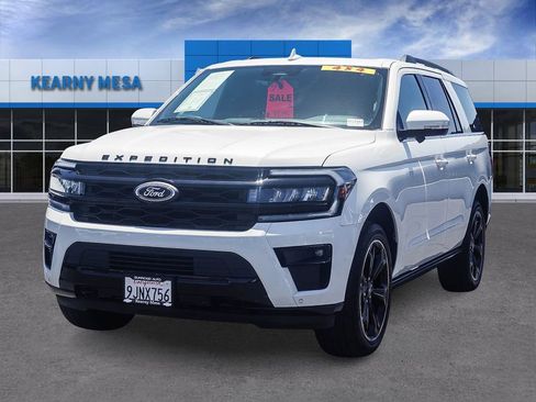 Used 2022 Ford Expedition Limited AWD/4WD image 3