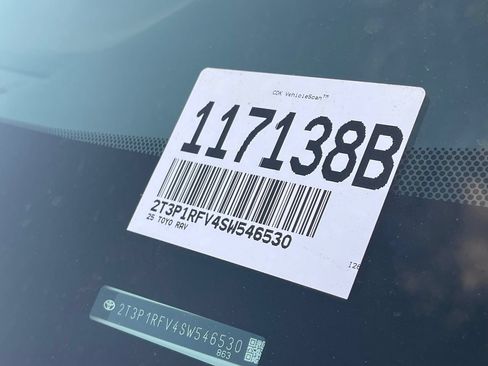 Used 2025 Toyota RAV4 XLE AWD/4WD image 13