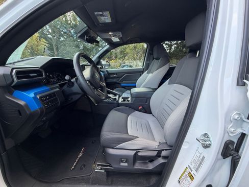 Used 2025 Toyota Tacoma TRD Off-Road image 24