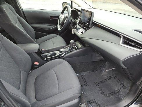Used 2022 Toyota Corolla LE image 11